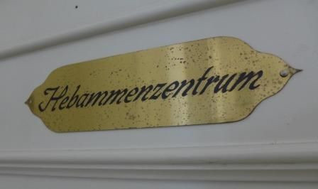 Foto Türschild Hebammenzentrum